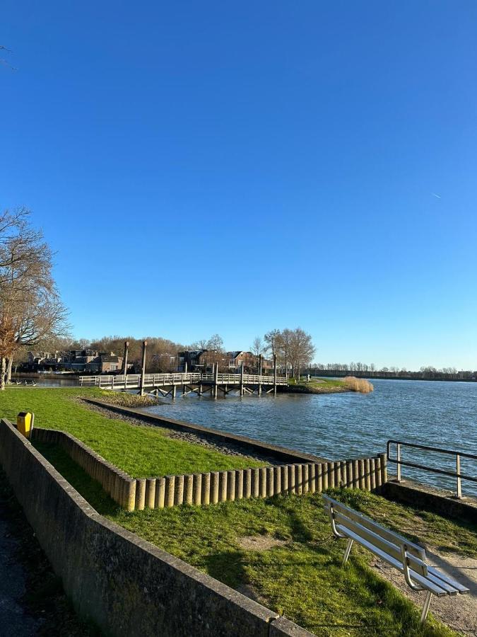 Studio Aan De Maas Lägenhet Zwijndrecht Exteriör bild